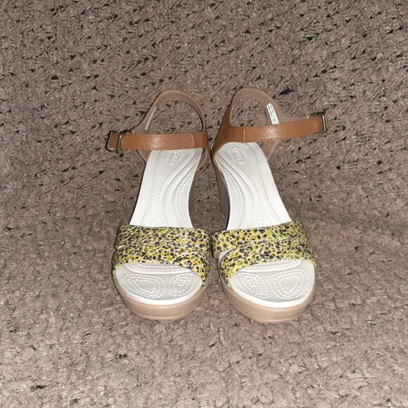 CROCS-Leigh II Ankle Strap Wedge Pump-Yellow/Brown Floral-Sz 8-Excellent - Picture 3 of 7